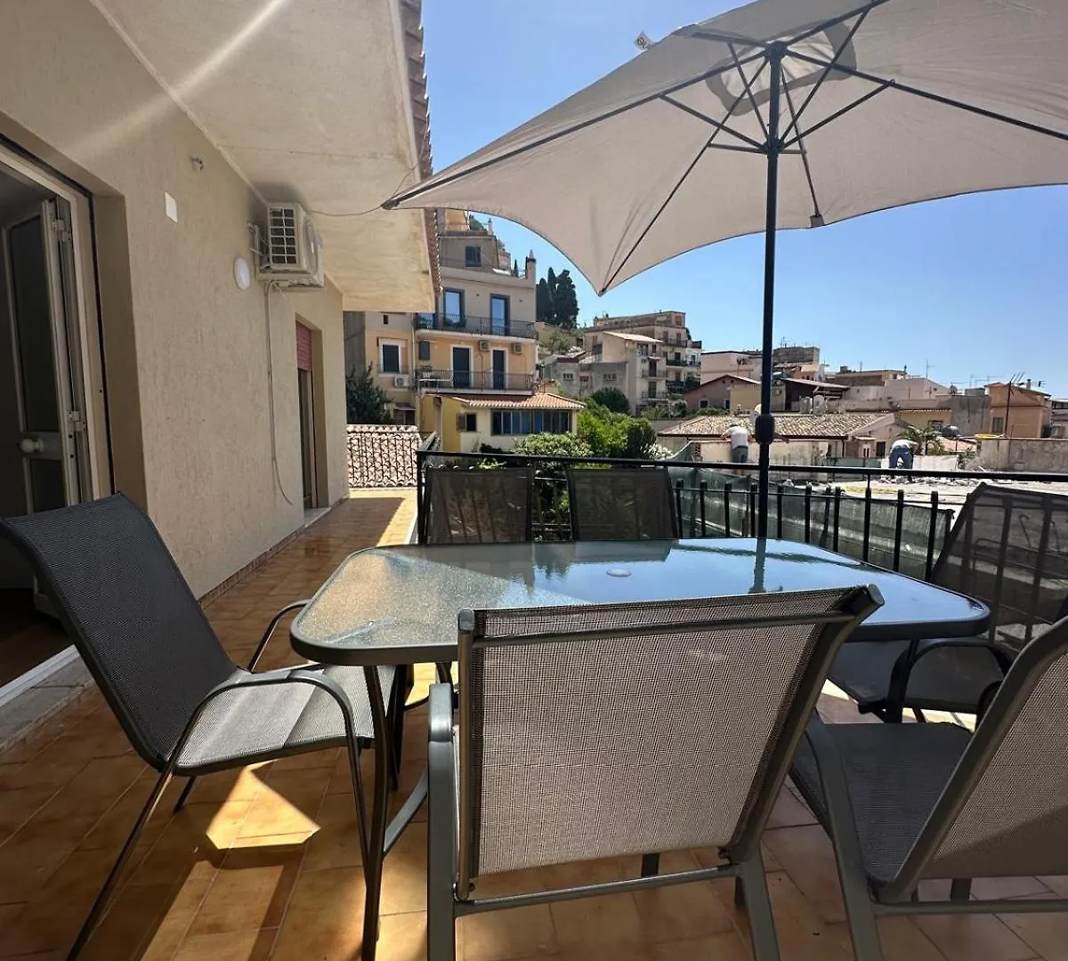 We Home Taormina Center With Parking