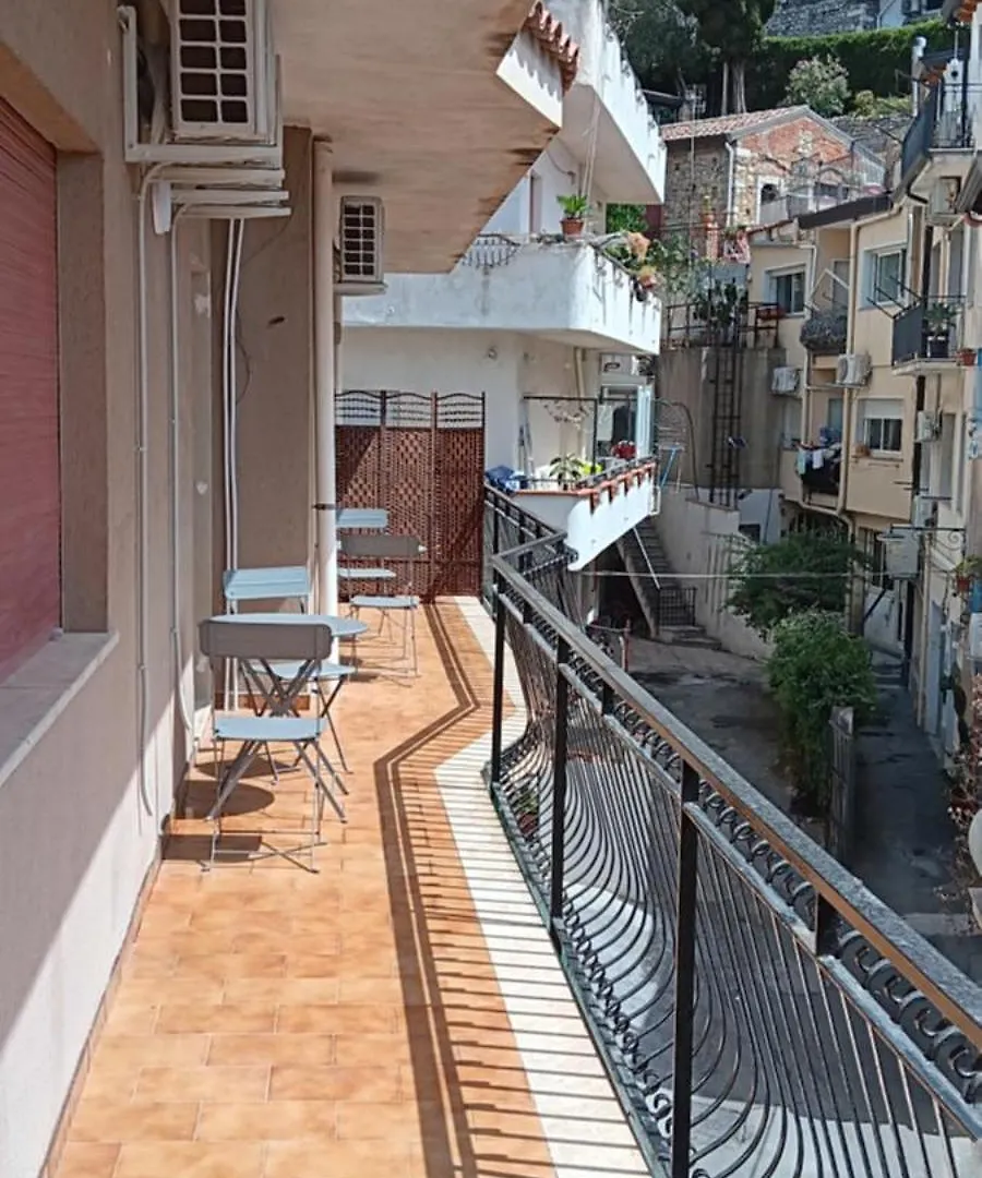 We Home Taormina Center With Parking 0*,  意大利